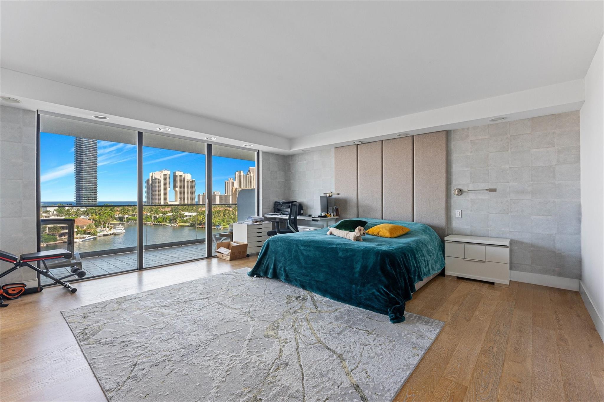 TURNBERRY NORTH TOWER - Residential