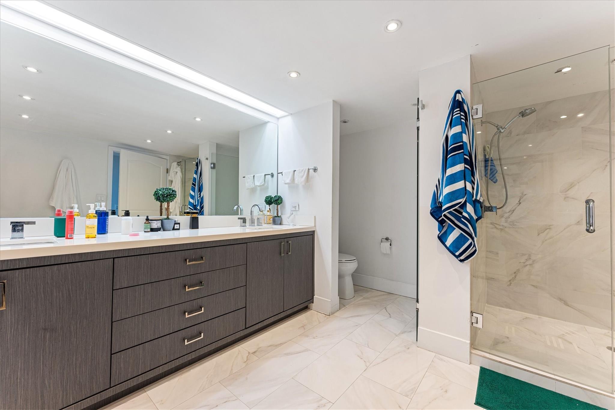 TURNBERRY NORTH TOWER - Residential