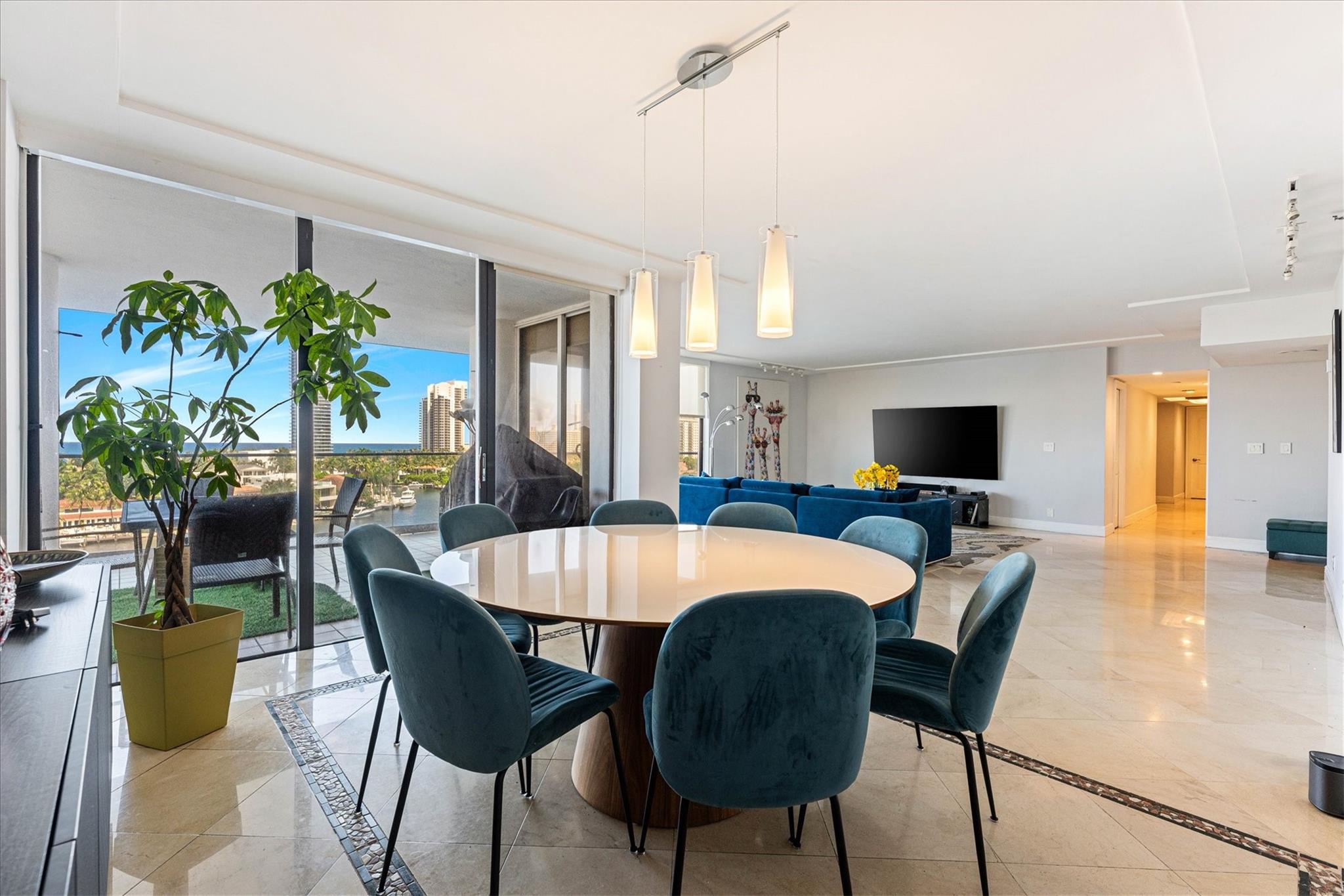 TURNBERRY NORTH TOWER - Residential