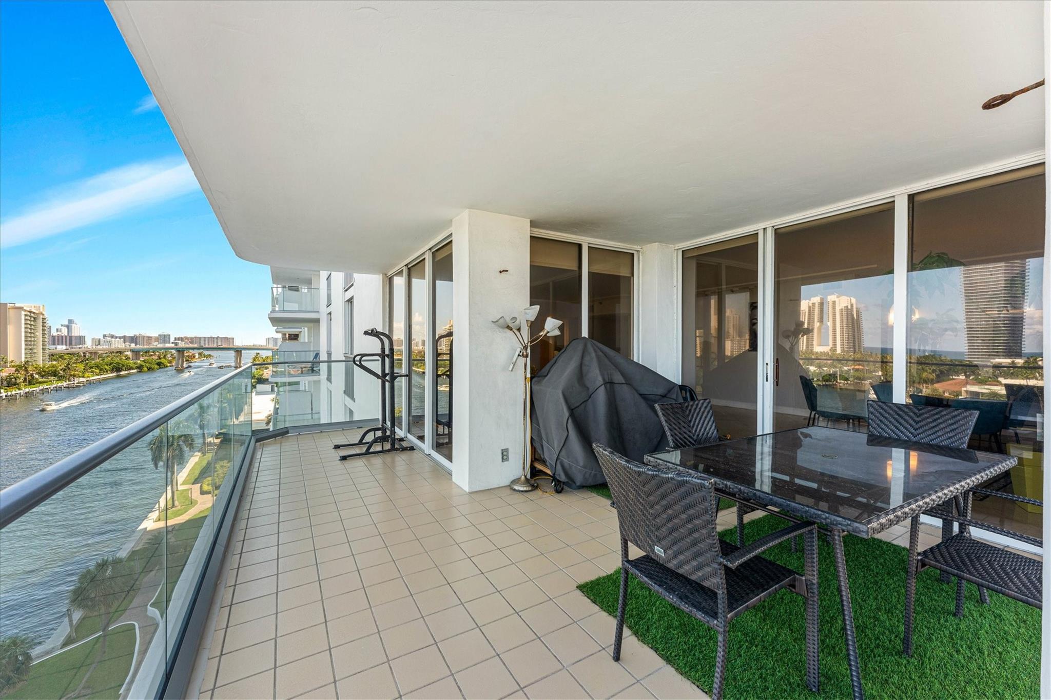 TURNBERRY NORTH TOWER - Residential