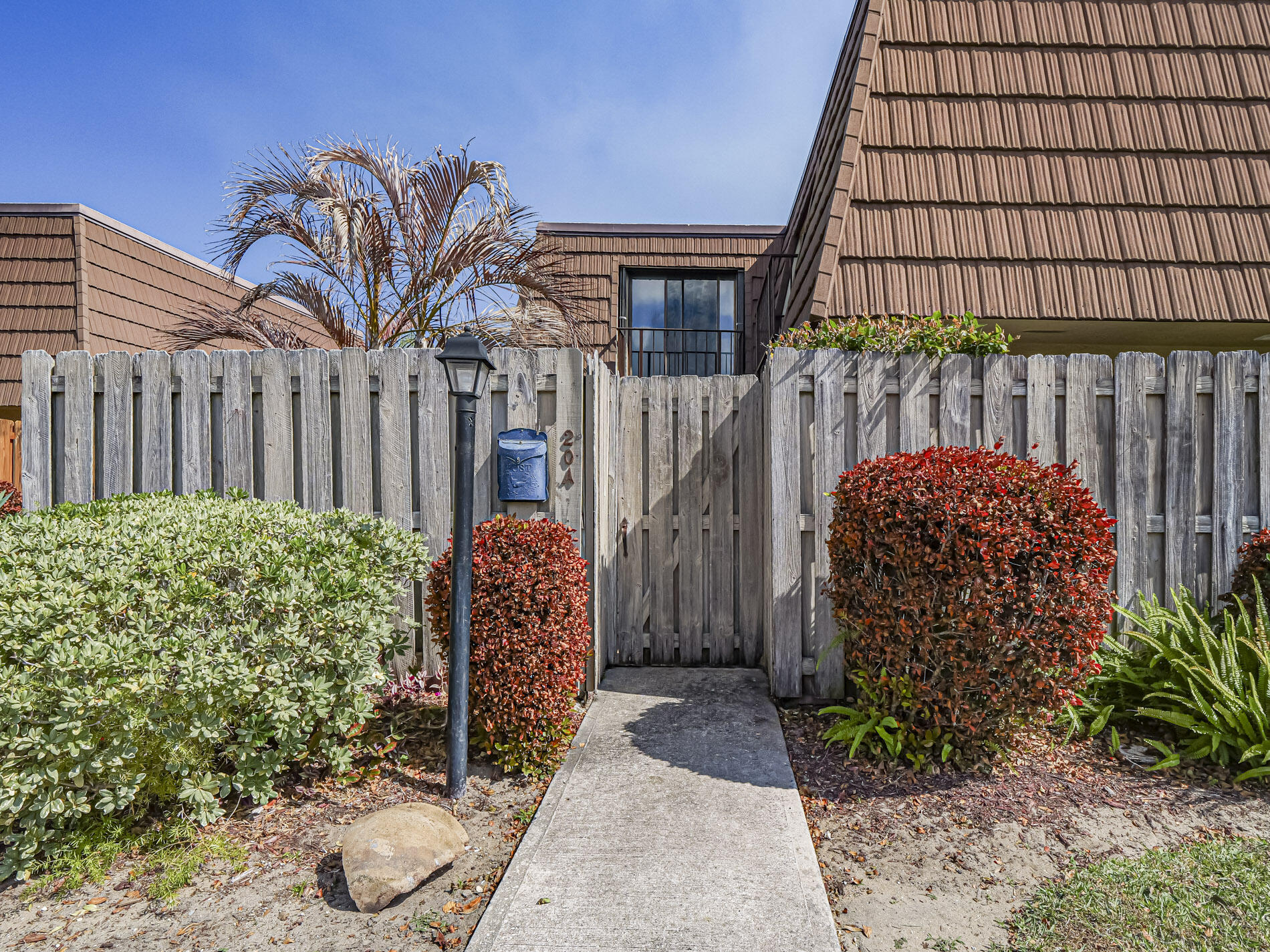 TROPIC GROVES VILLAS J - Residential