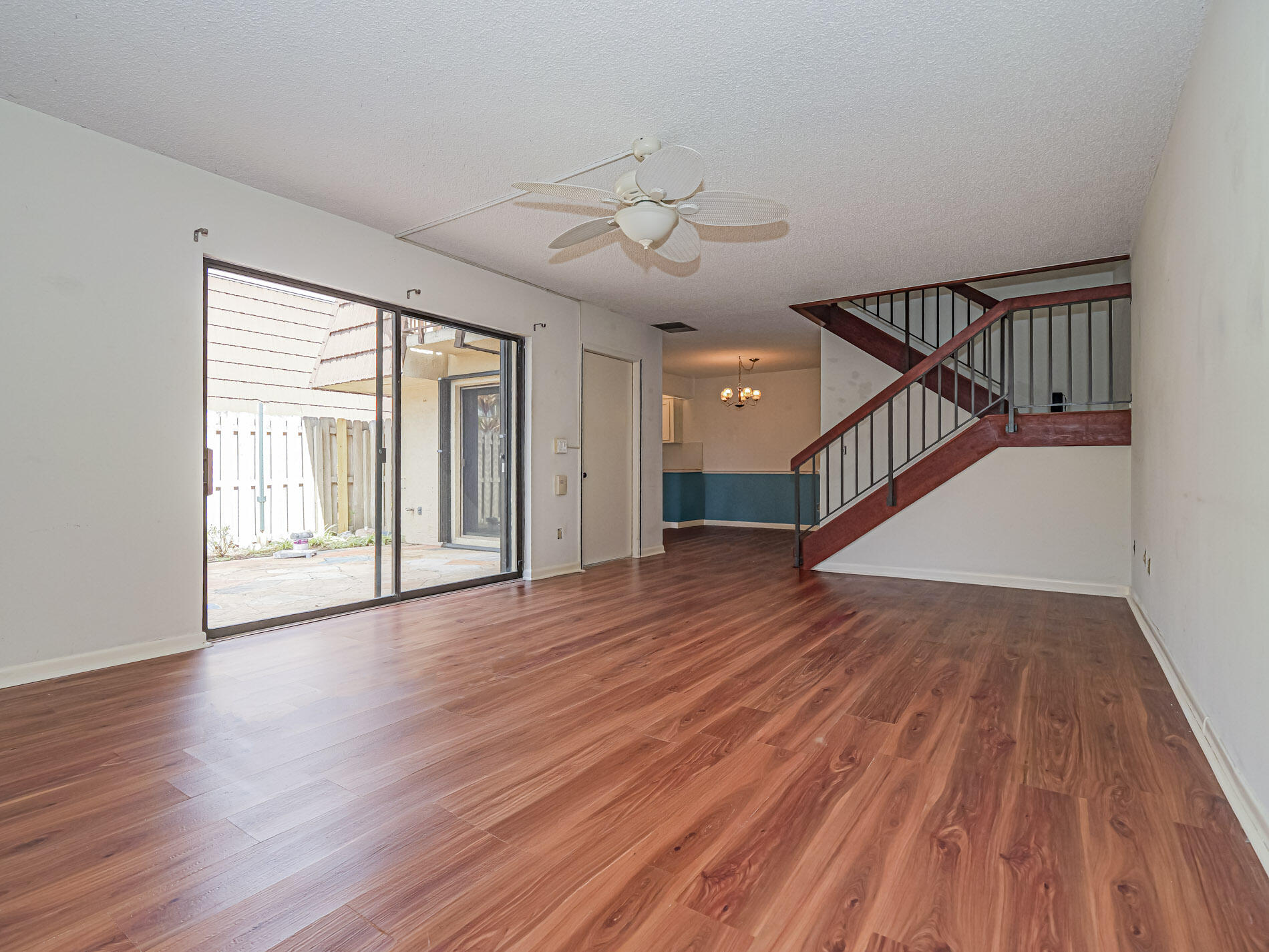 TROPIC GROVES VILLAS J - Residential