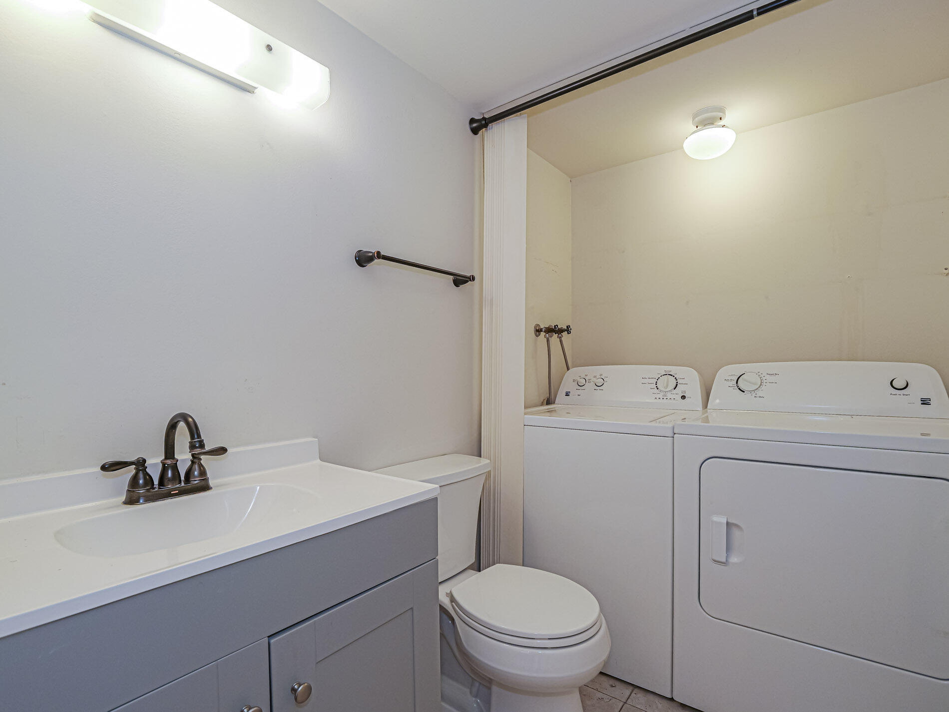 TROPIC GROVES VILLAS J - Residential