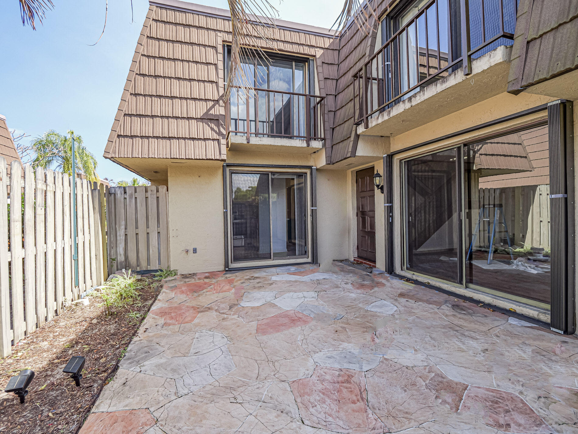 TROPIC GROVES VILLAS J - Residential