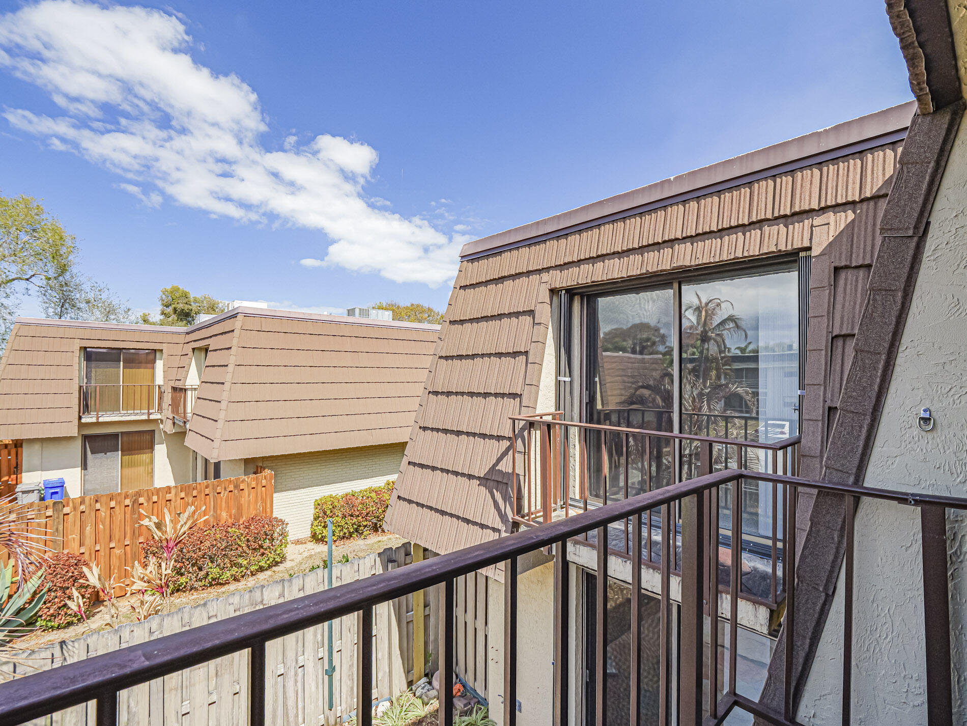 TROPIC GROVES VILLAS J - Residential