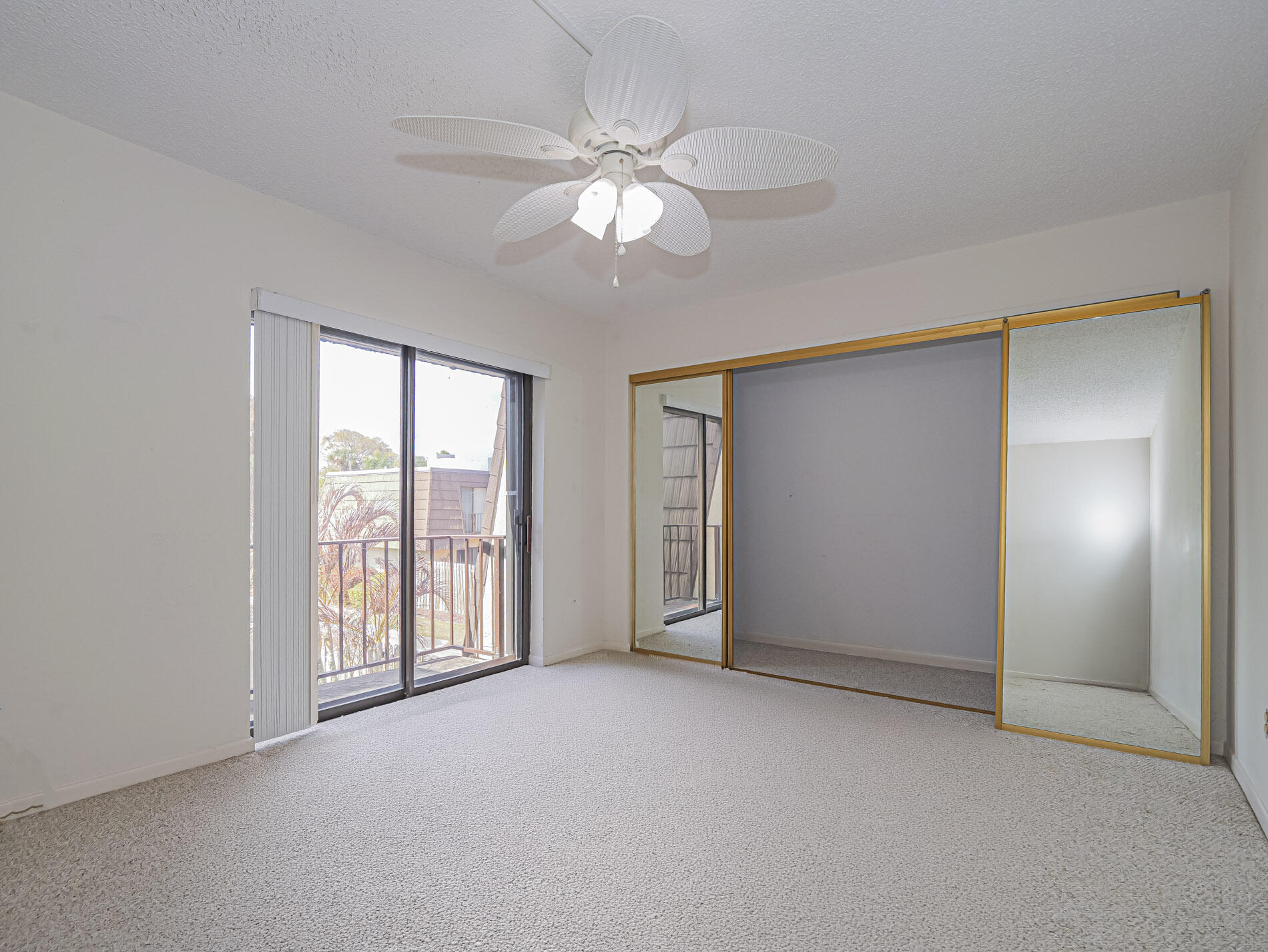 TROPIC GROVES VILLAS J - Residential