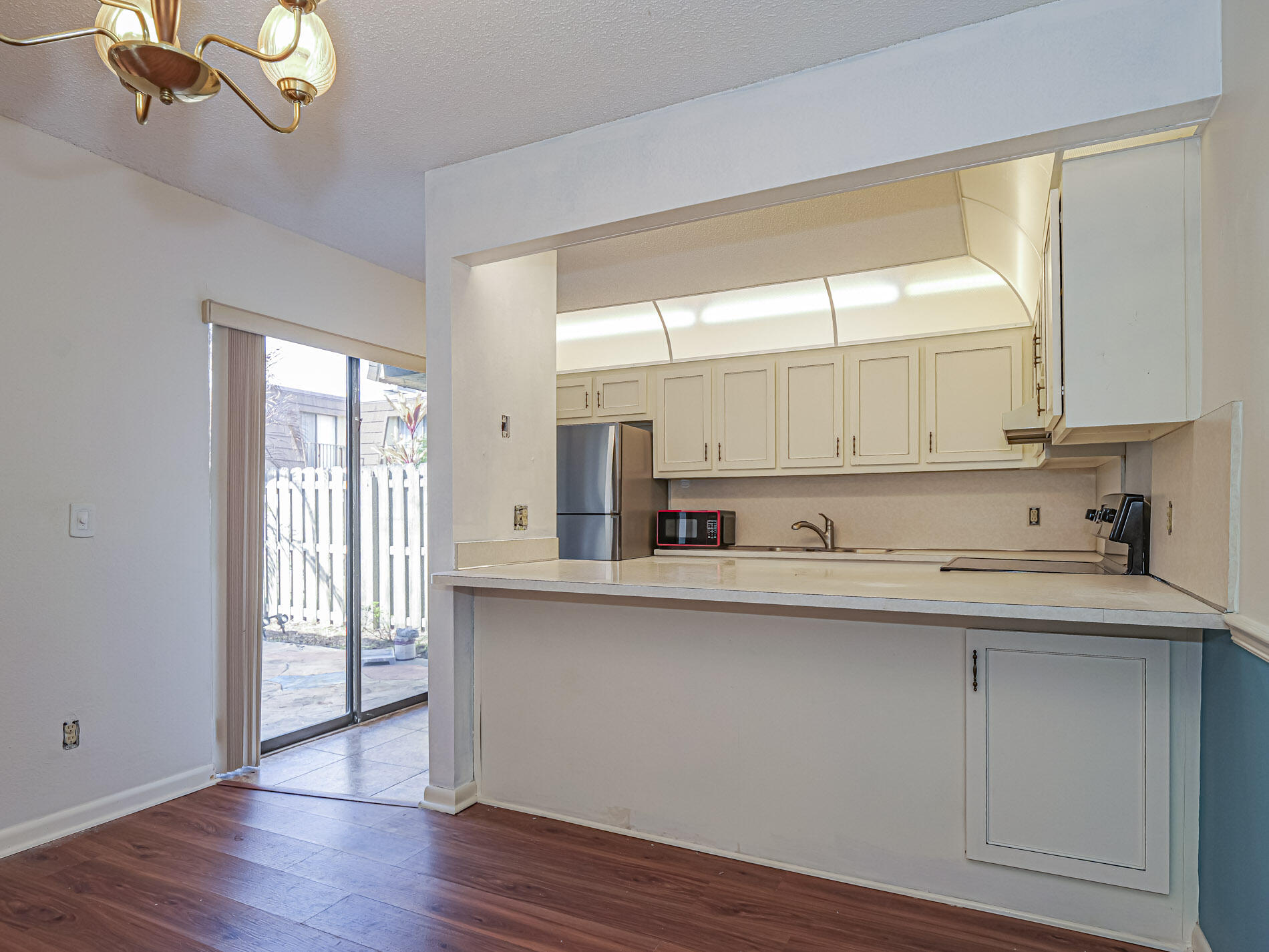 TROPIC GROVES VILLAS J - Residential