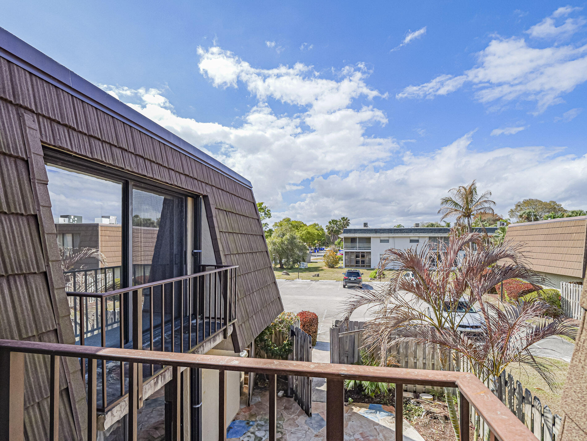 TROPIC GROVES VILLAS J - Residential