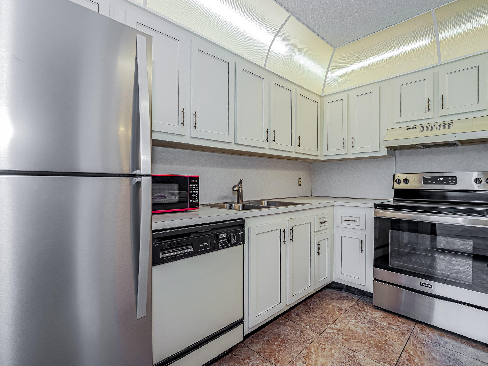 TROPIC GROVES VILLAS J - Residential