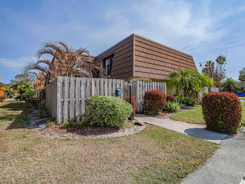 Photo of 1166 6th Avenue #20a, Vero Beach, FL 32960 (MLS # R11165405)