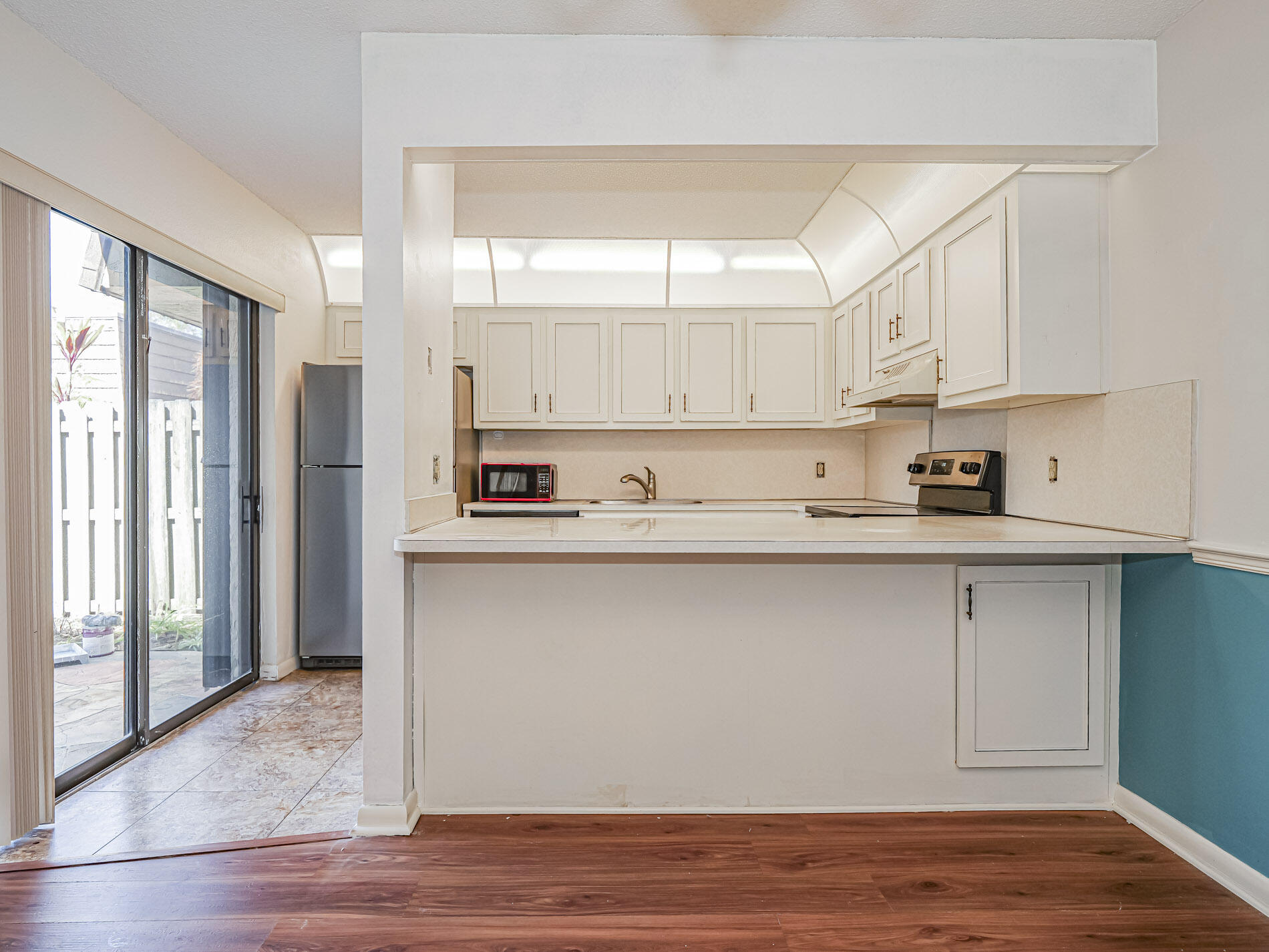 TROPIC GROVES VILLAS J - Residential