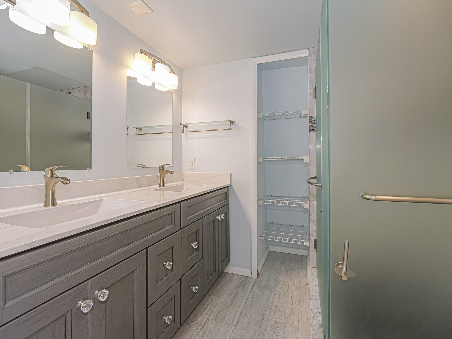 TROPIC GROVES VILLAS J - Residential