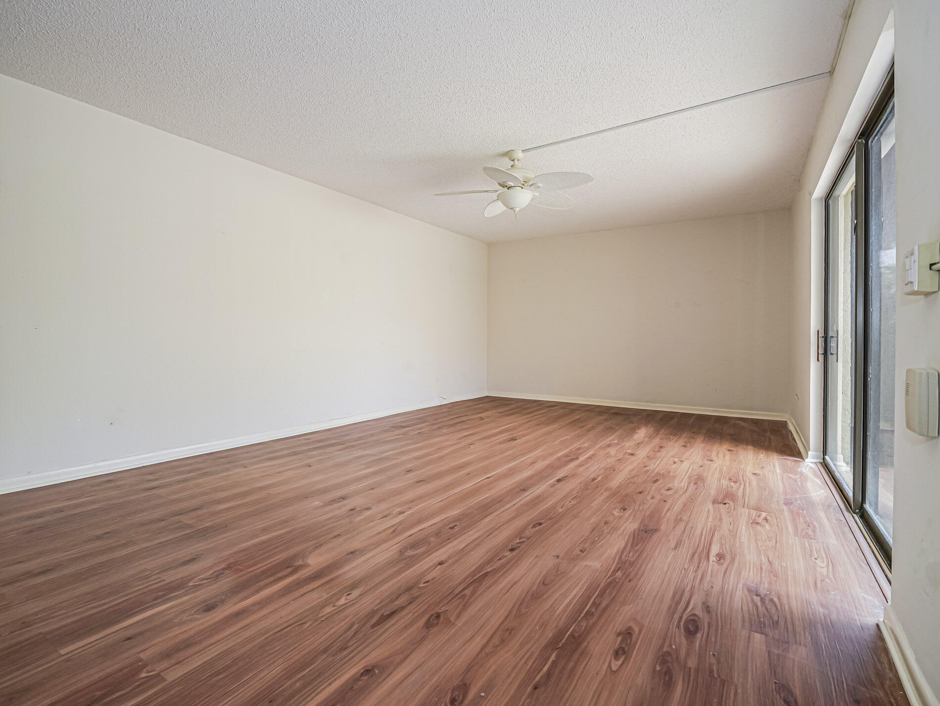 TROPIC GROVES VILLAS J - Residential