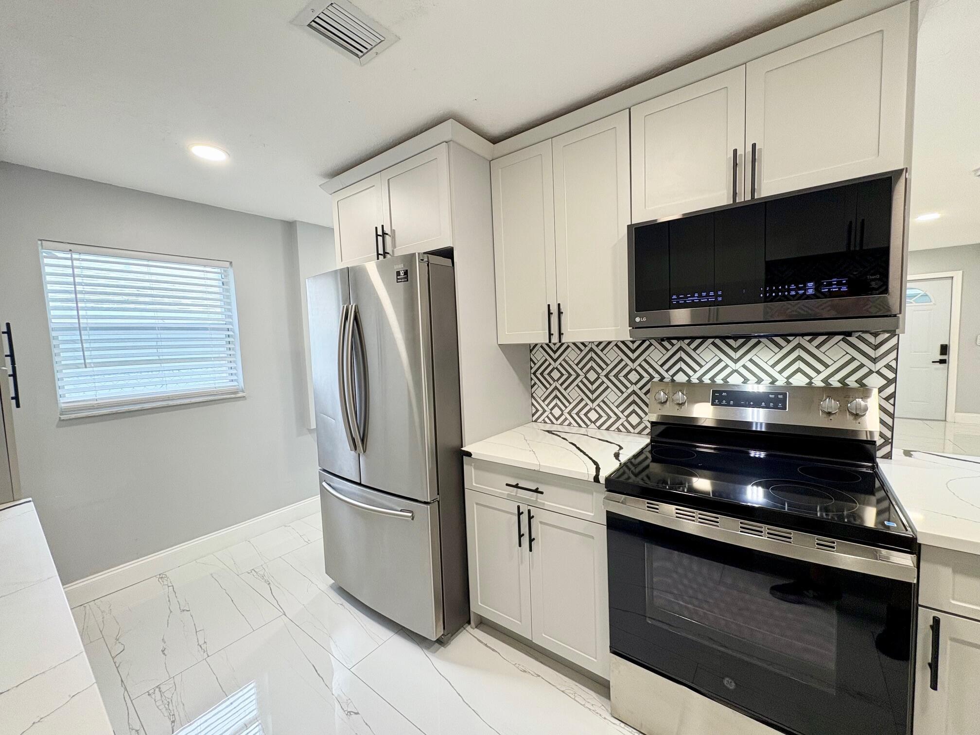 HILLCREST AT L W - Residential Lease