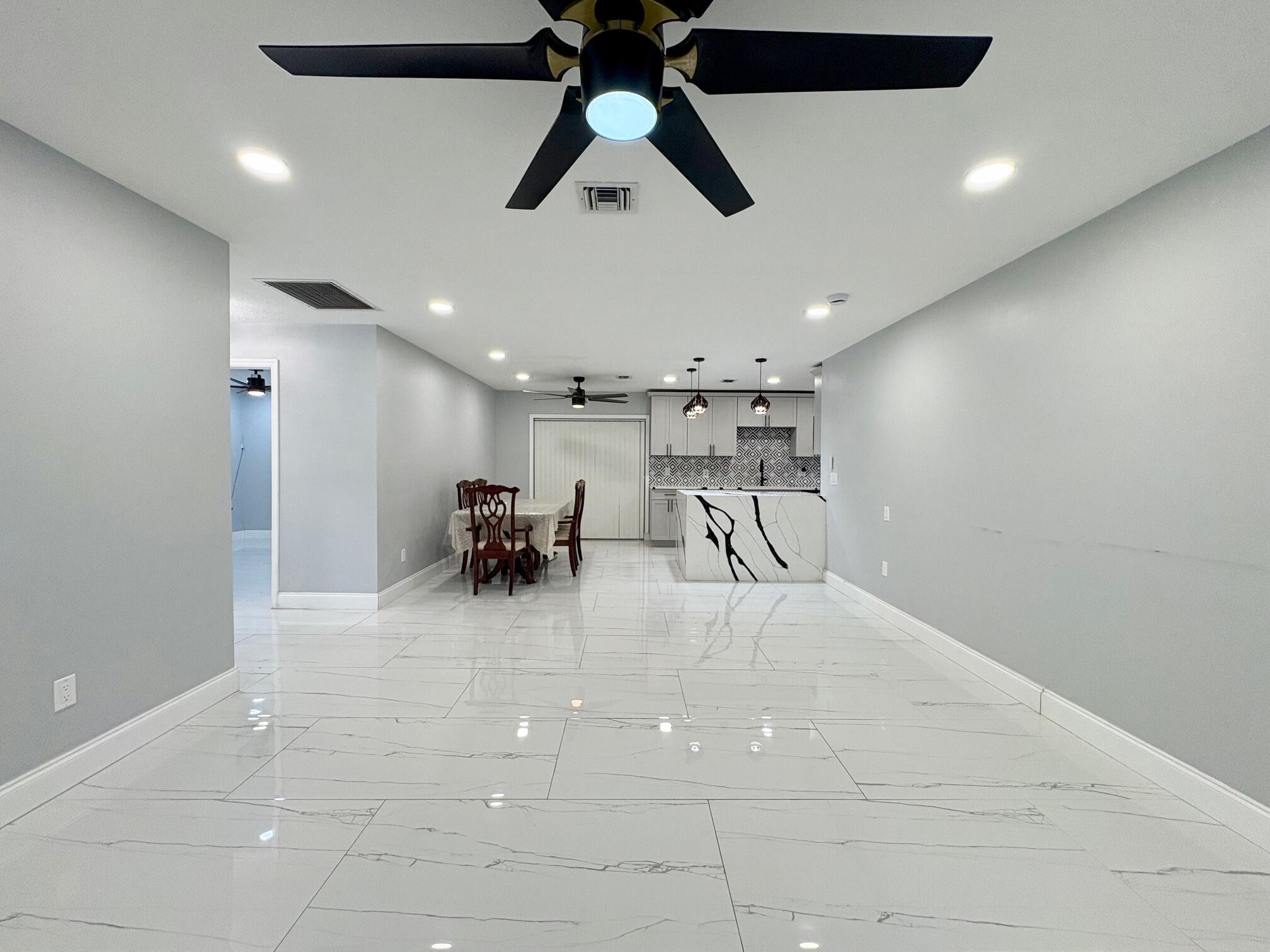 HILLCREST AT L W - Residential Lease