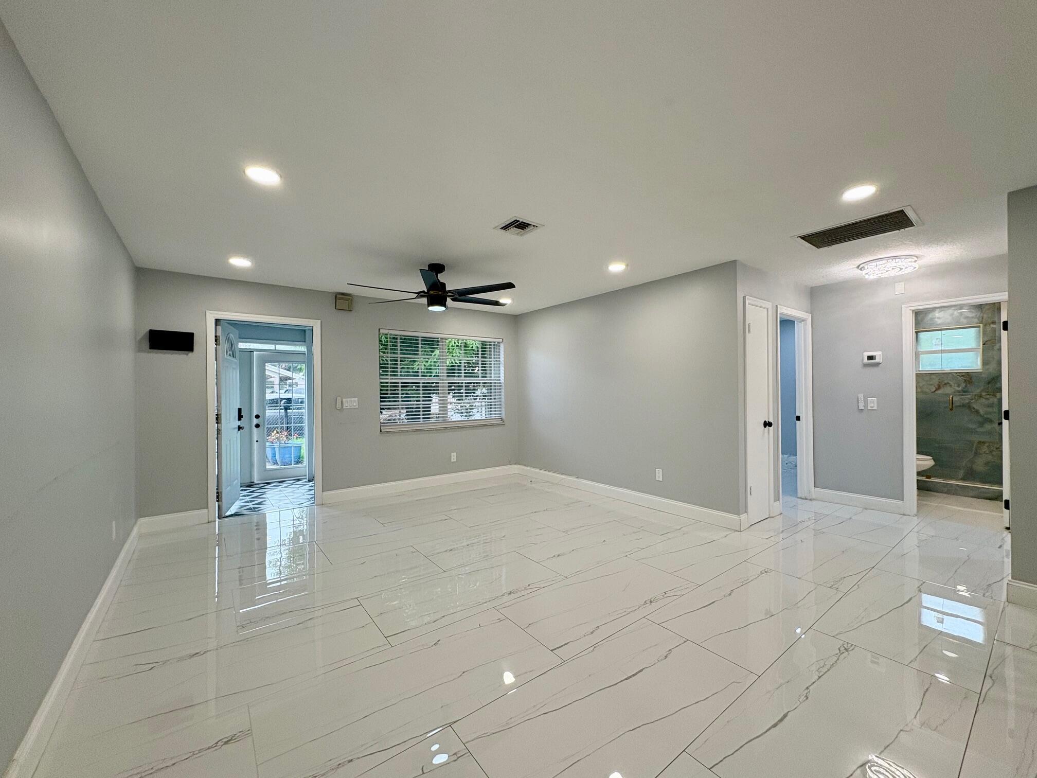 HILLCREST AT L W - Residential Lease