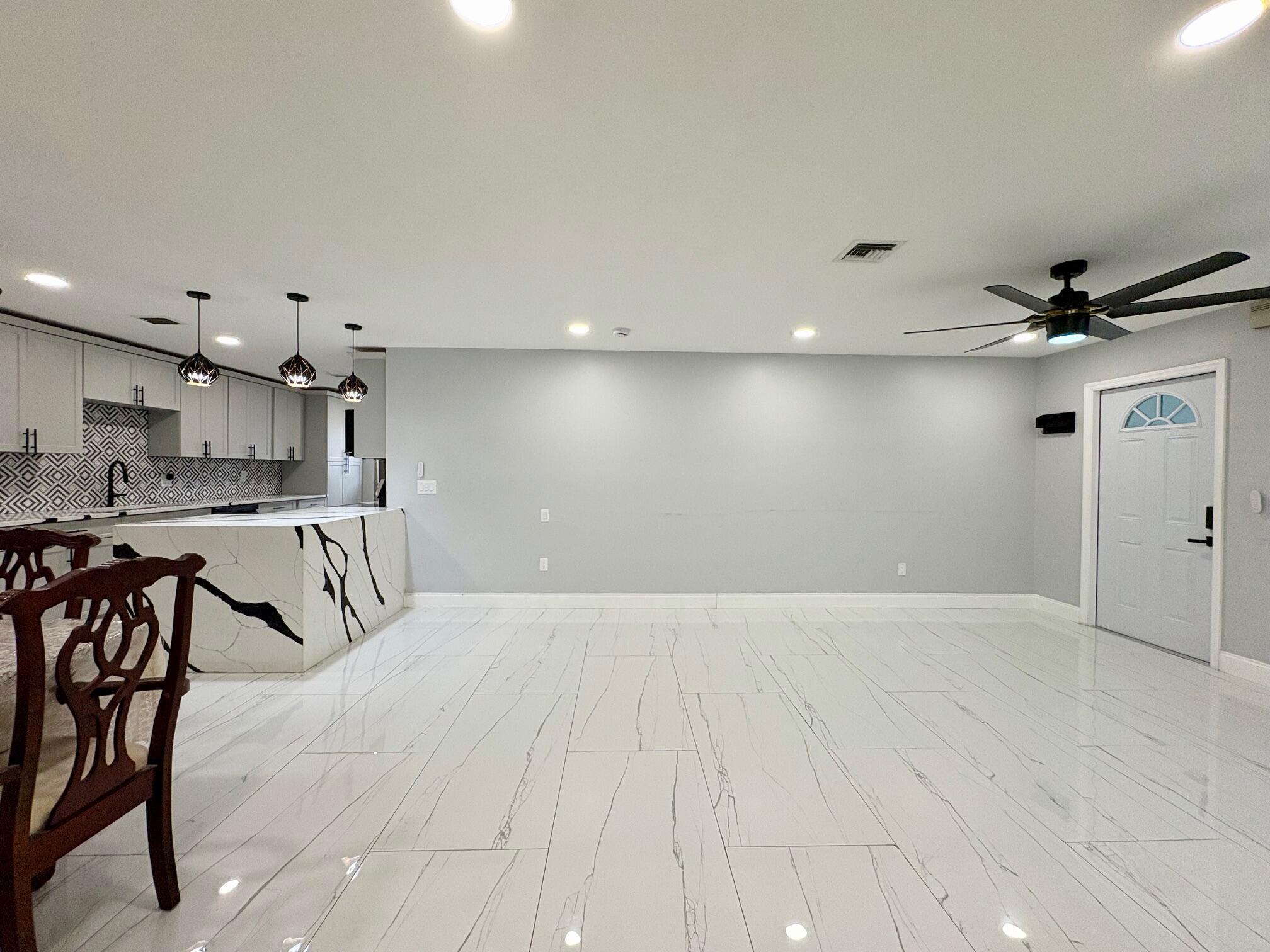 HILLCREST AT L W - Residential Lease