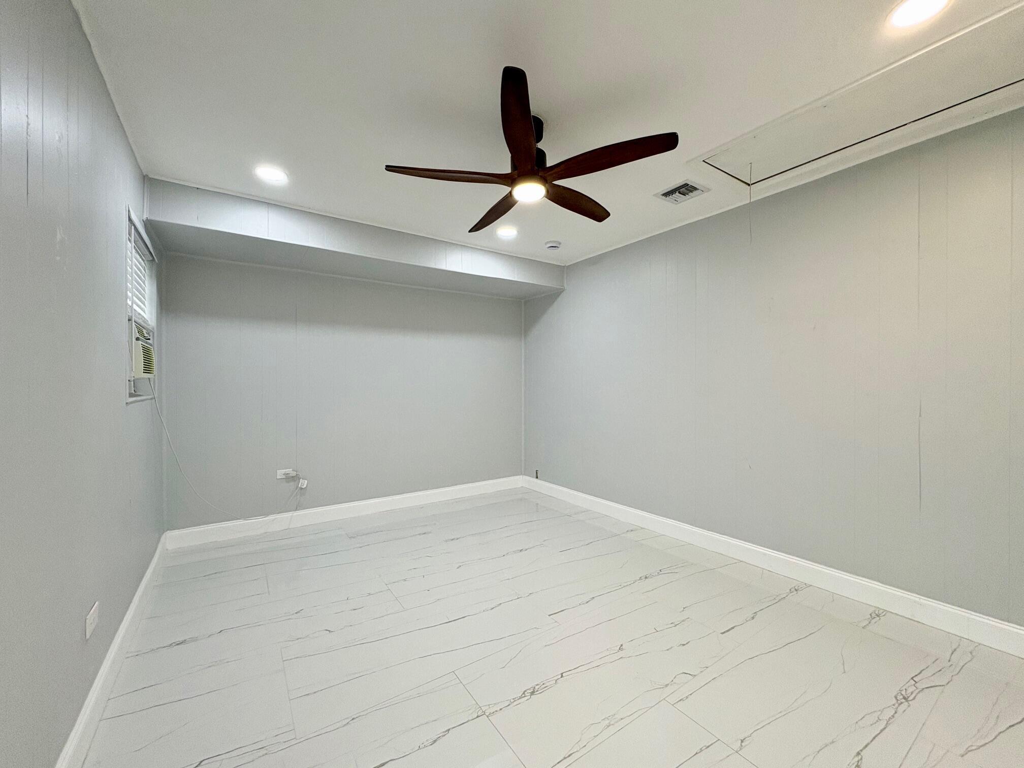 HILLCREST AT L W - Residential Lease