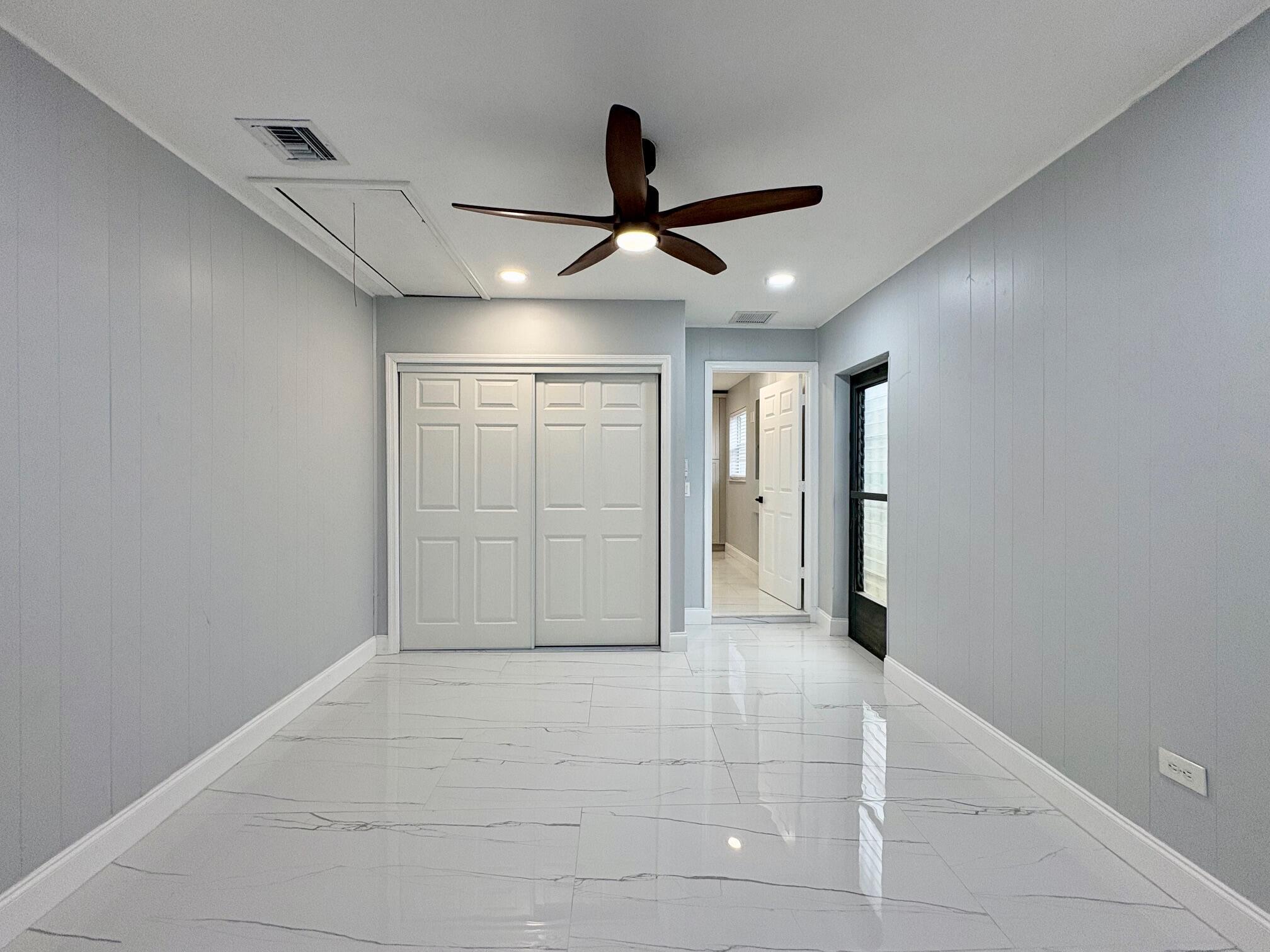 HILLCREST AT L W - Residential Lease