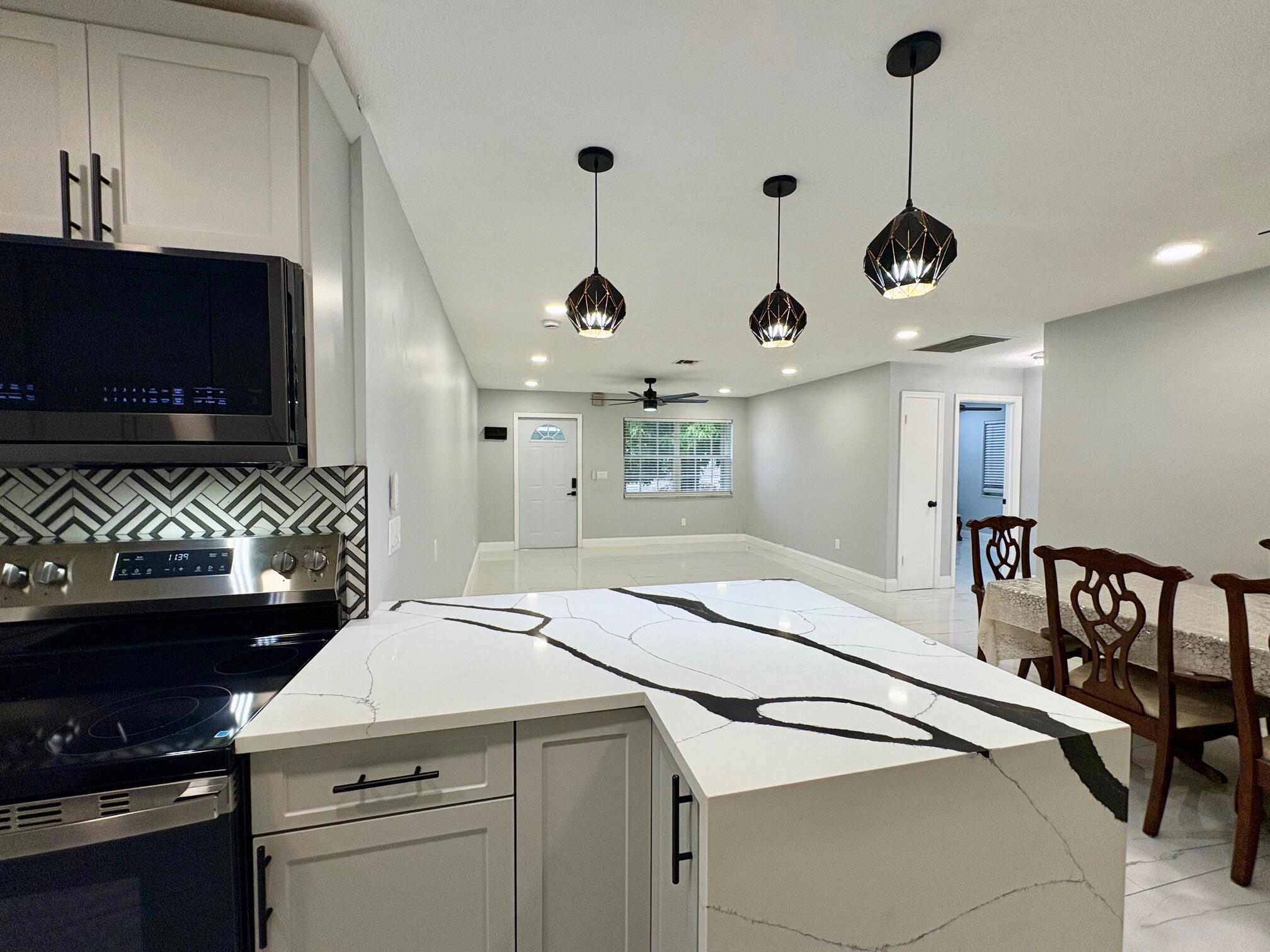 HILLCREST AT L W - Residential Lease