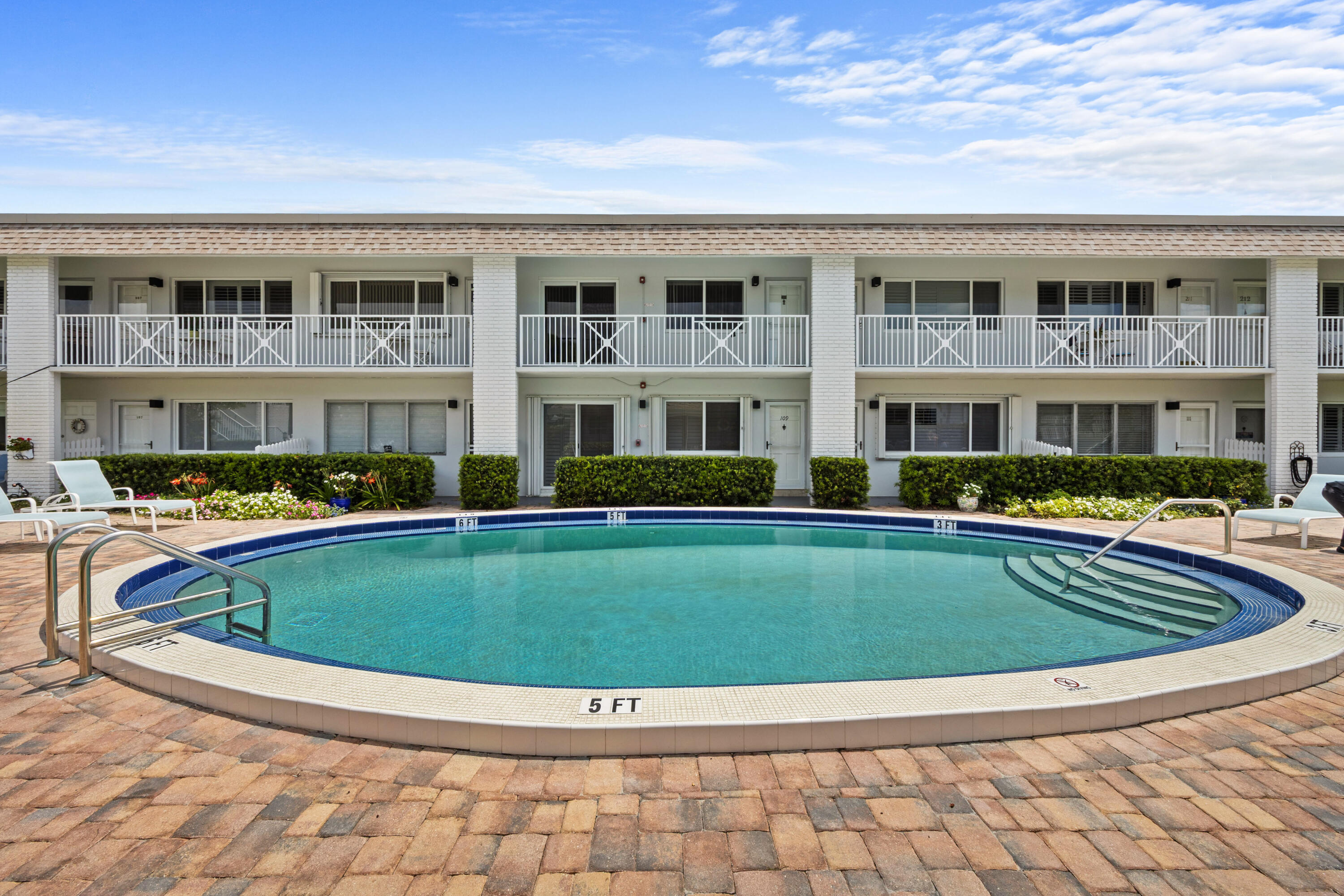 1001 NE 8th Avenue 212