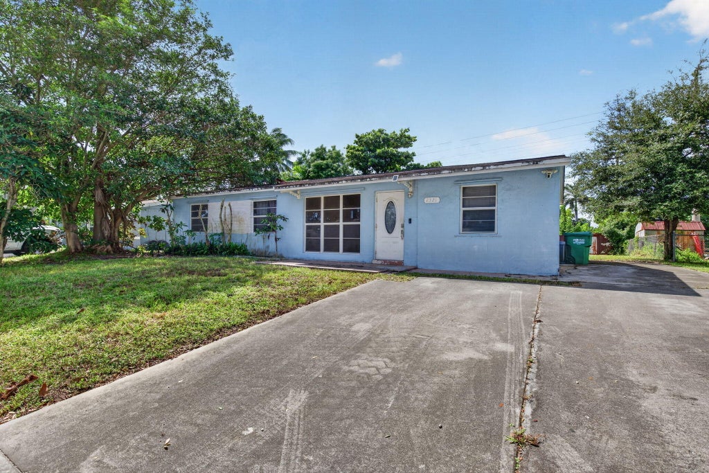 Photo of 2321 SW 50TH Avenue, Fort Lauderdale, FL 33317 (MLS # B26092980)
