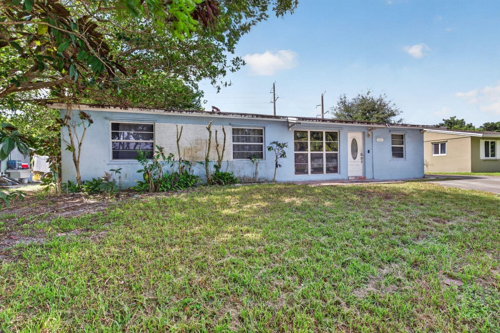 Photo of 2321 SW 50TH Avenue, Fort Lauderdale, FL 33317 (MLS # B26092980)