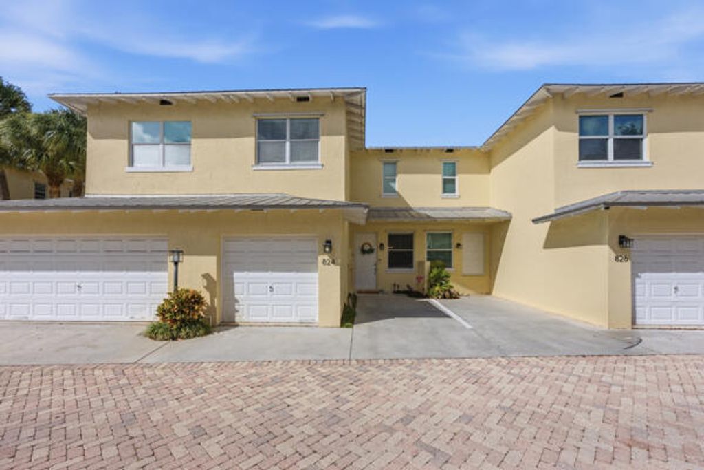 Photo of 824 SE 4th Ct, Deerfield Beach, FL 33441 (MLS # B26001117)