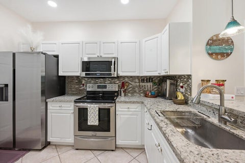 Tiny photo for 824 SE 4th Court, Deerfield Beach, FL 33441 (MLS # B26001117)