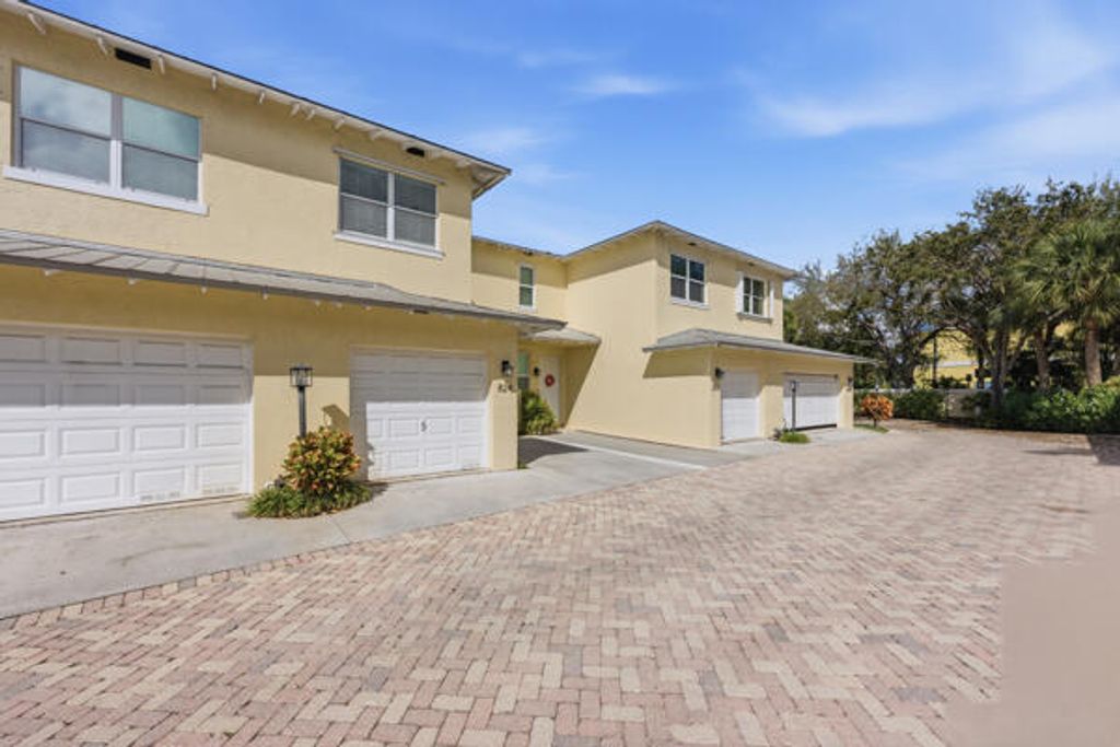 Photo of 824 SE 4th Ct, Deerfield Beach, FL 33441 (MLS # B26001117)
