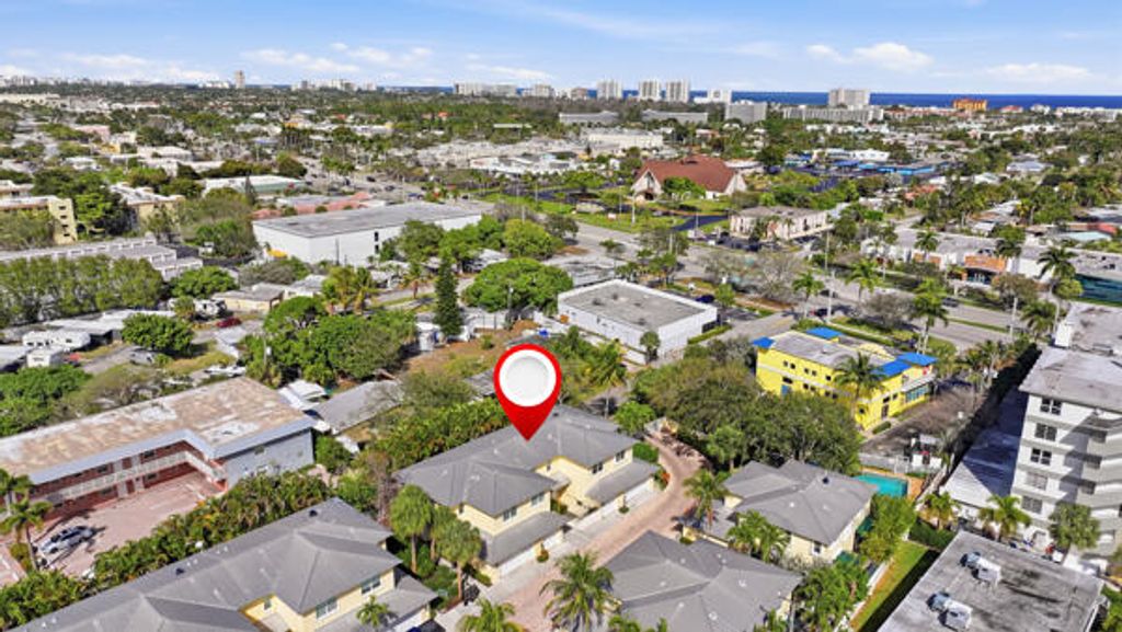 Photo of 824 SE 4th Ct, Deerfield Beach, FL 33441 (MLS # B26001117)