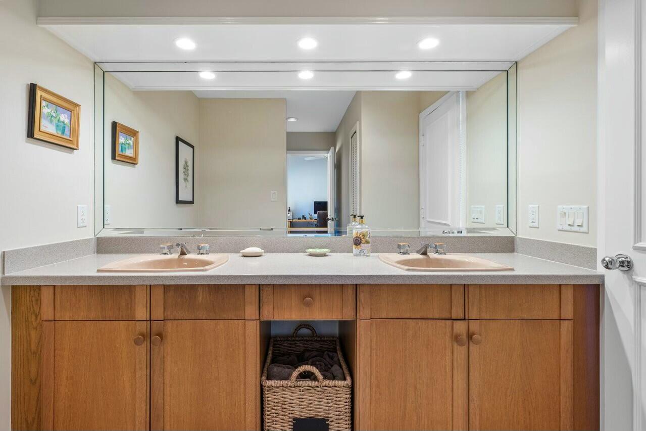 SAILFISH POINT - Residential