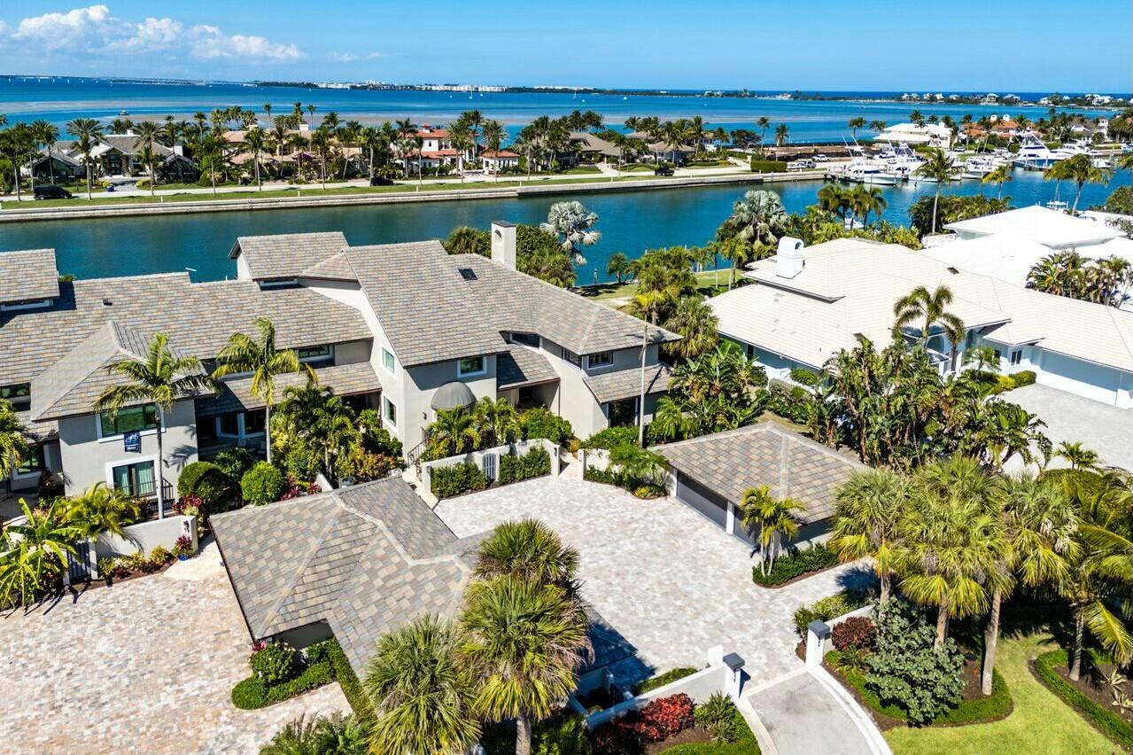 SAILFISH POINT - Residential