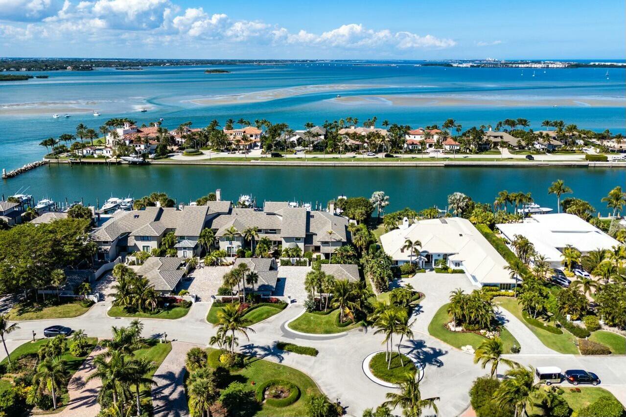 SAILFISH POINT - Residential