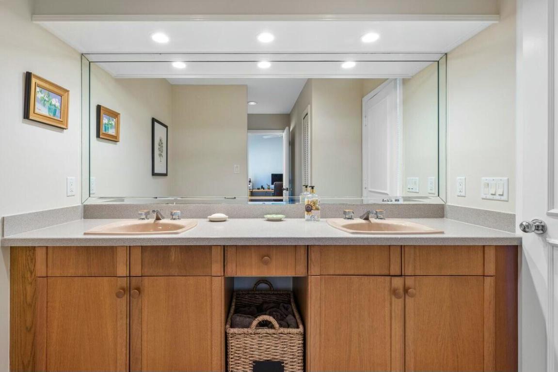 SAILFISH POINT - Residential