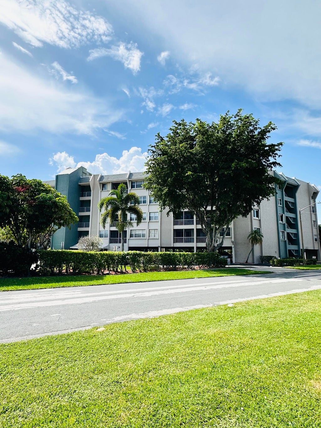 Photo of 505 SPENCER Drive #408, West Palm Beach, FL 33409 (MLS # B26067790)