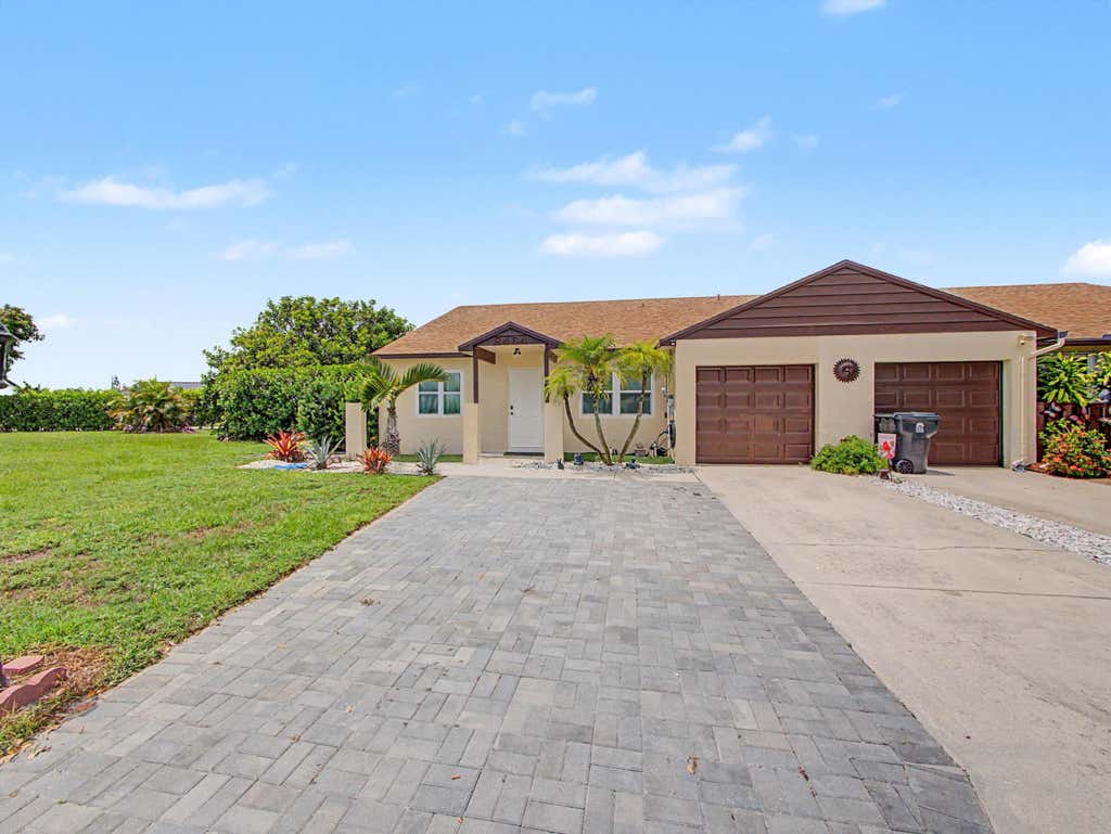 Photo of 8464 Lake Worth Court, Wellington, FL 33467 (MLS # B26054582)