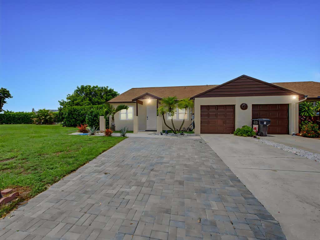 Photo of 8464 Lake Worth Court, Wellington, FL 33467 (MLS # B26054582)
