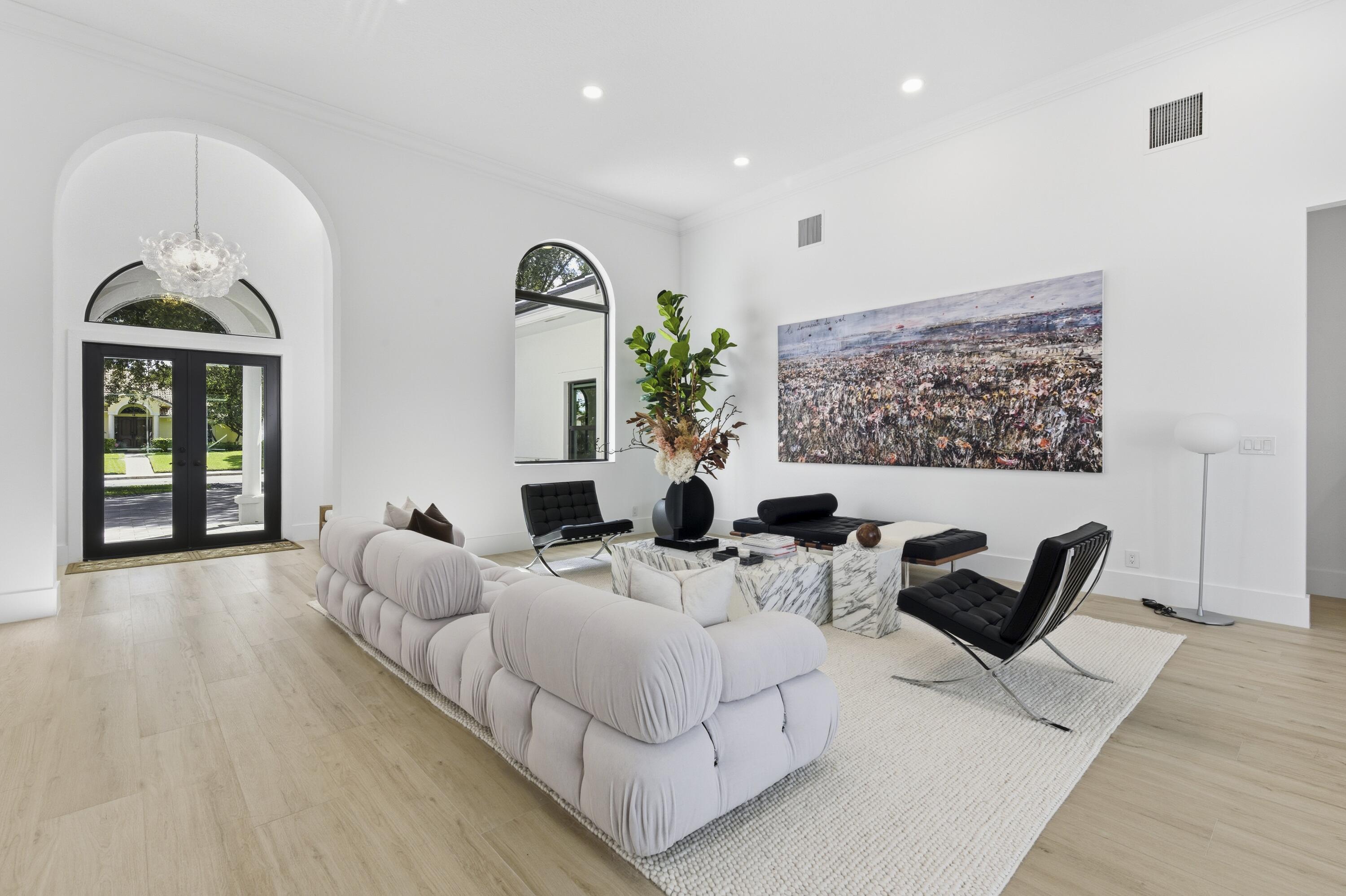 2557 Seminole Circle
