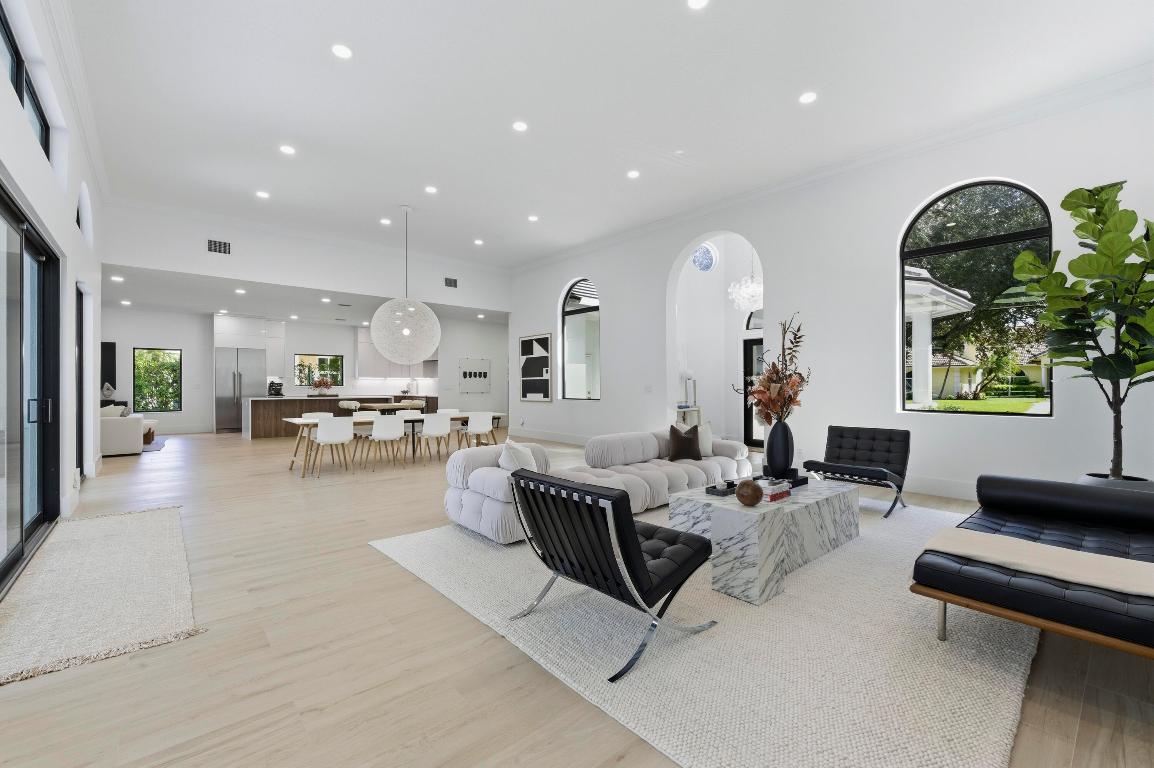 2557 Seminole Circle