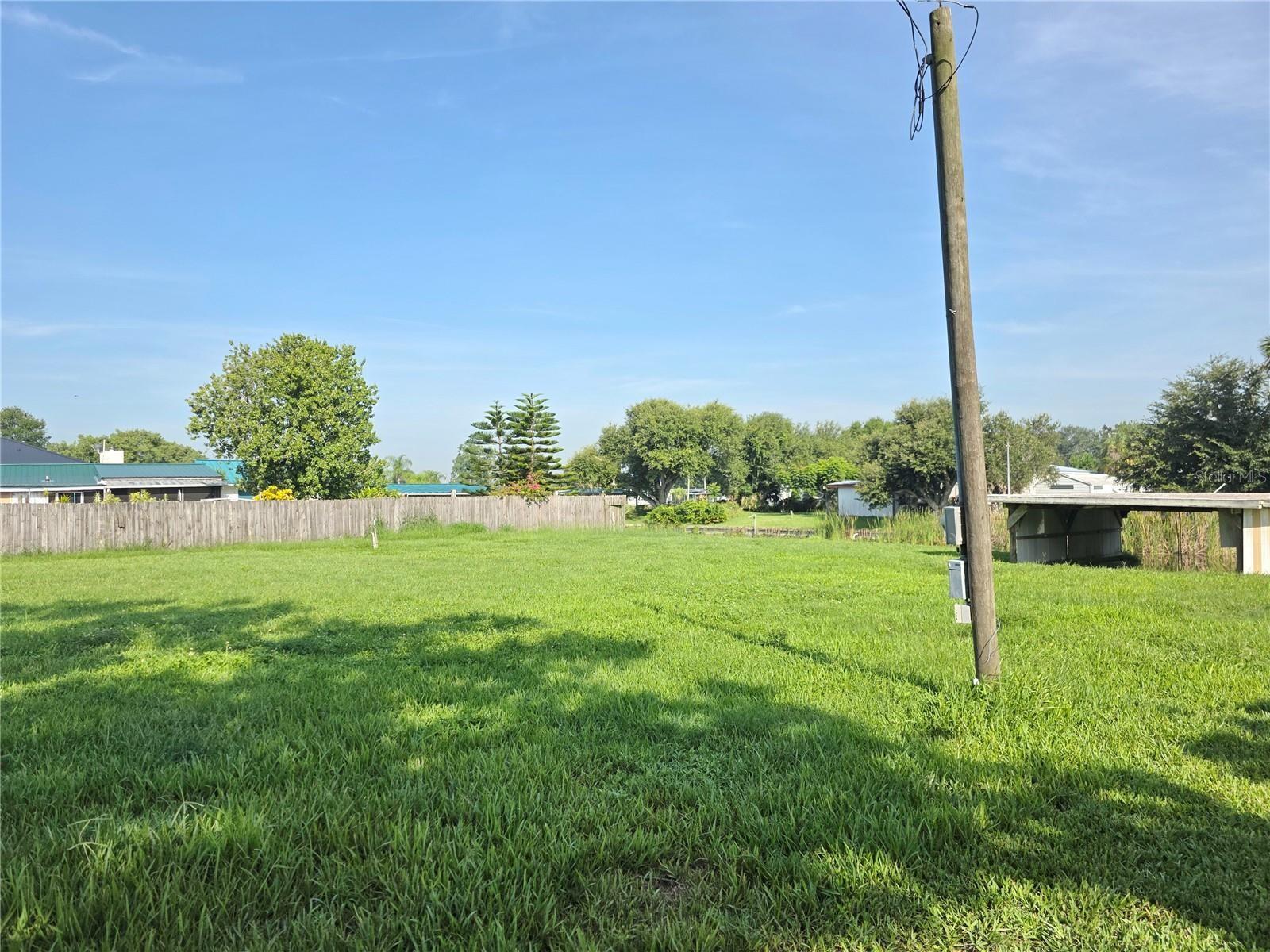 LAKE OKEECHOBEE ACCESS - BUCKHEAD RIDGE - Good canal that goes straight down to the locks. This is a lot and a half, power pole, and good seawall. It has a boat house with a new roof. You can go to Atlantic Ocean or the Golf from here. Come and take a look.