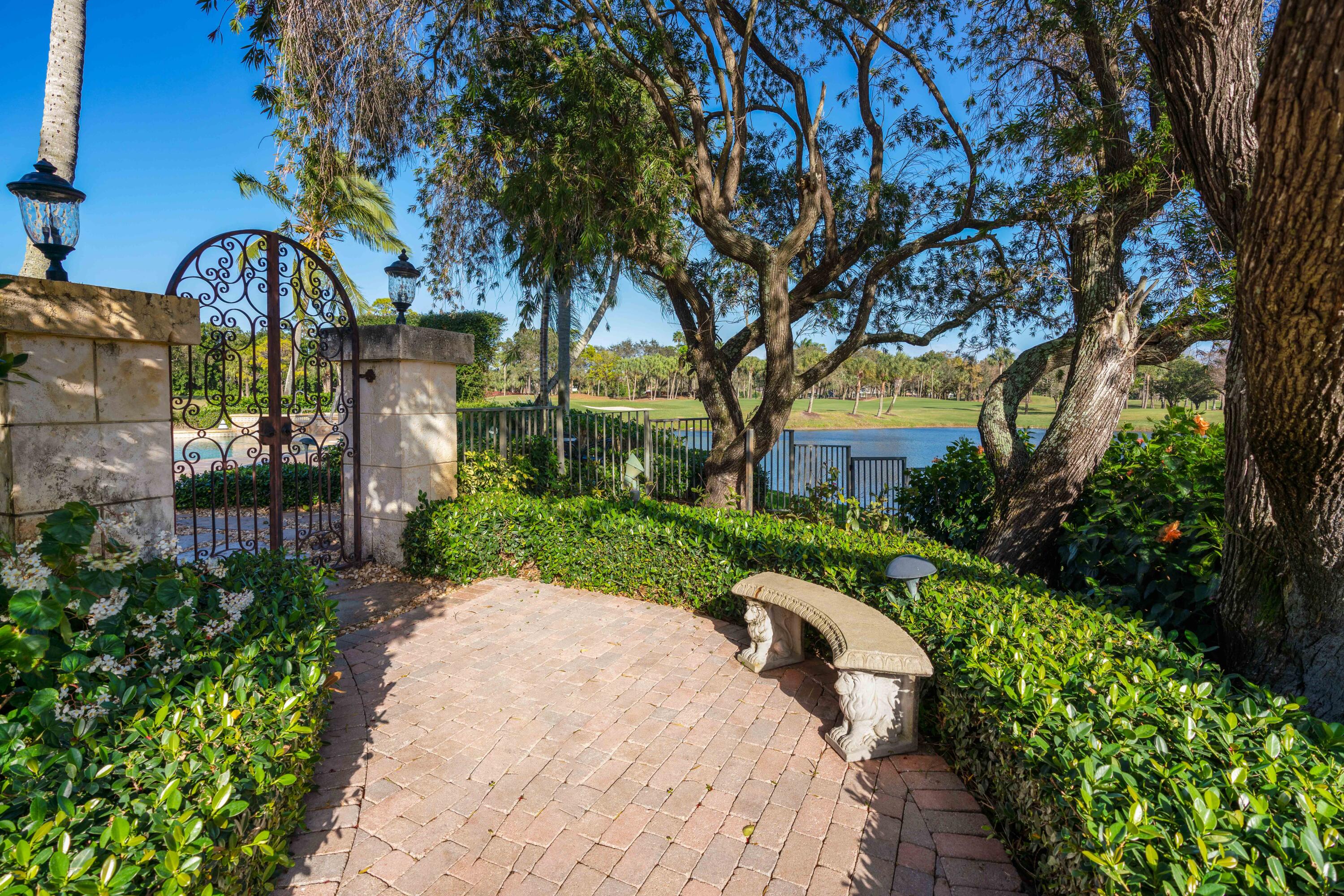 FRENCHMANS CREEK - Residential