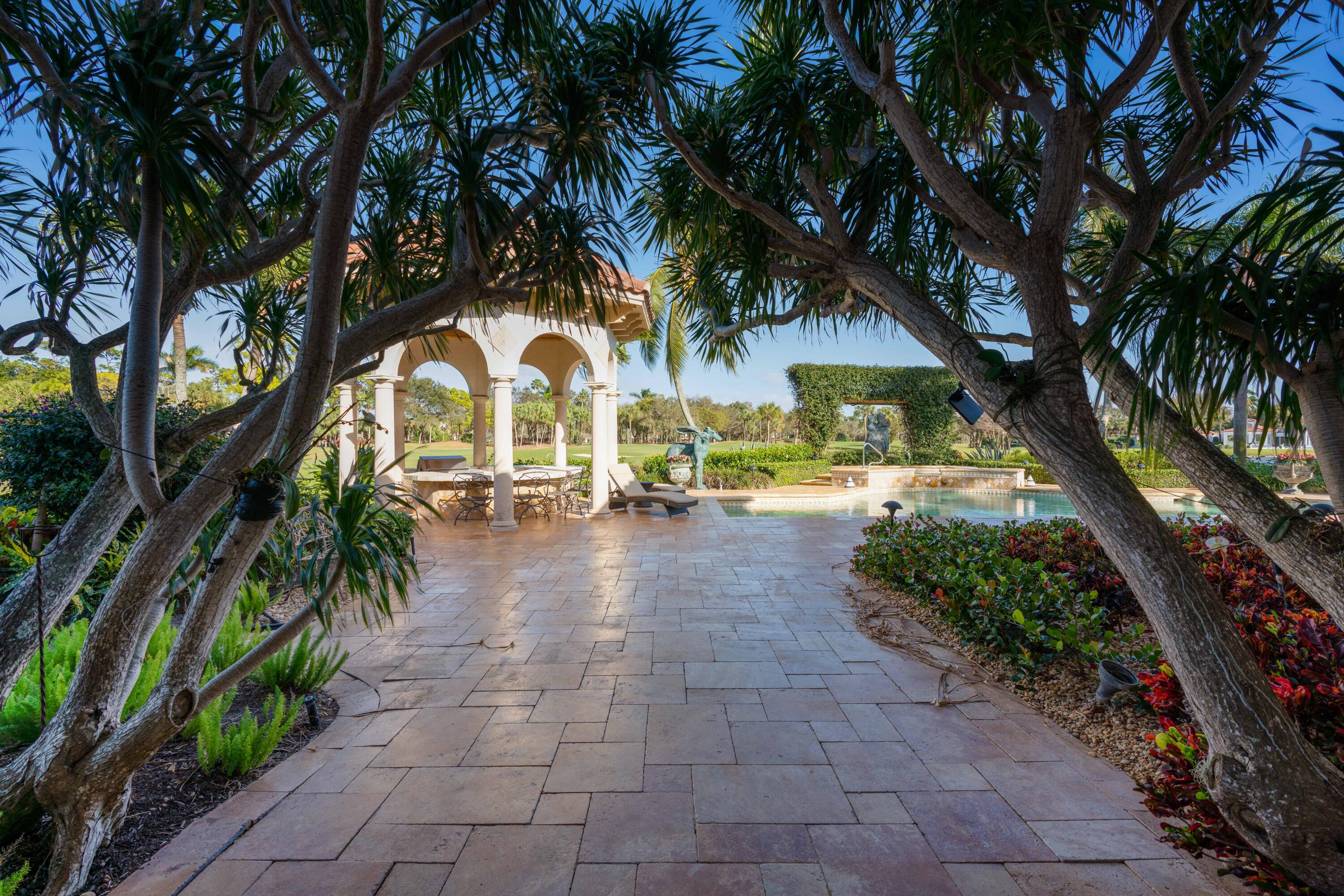 FRENCHMANS CREEK - Residential