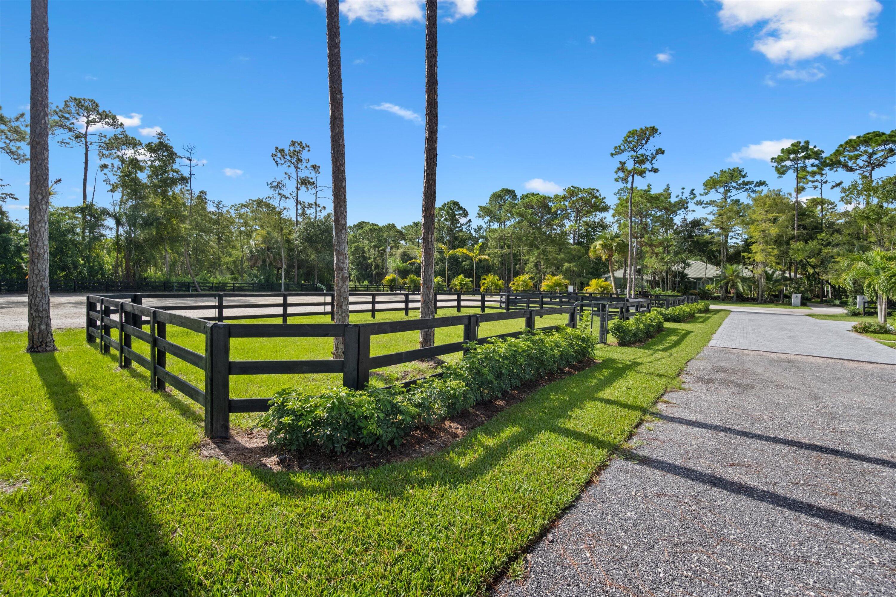 PADDOCK PARK 2 OF WELLING - Residential