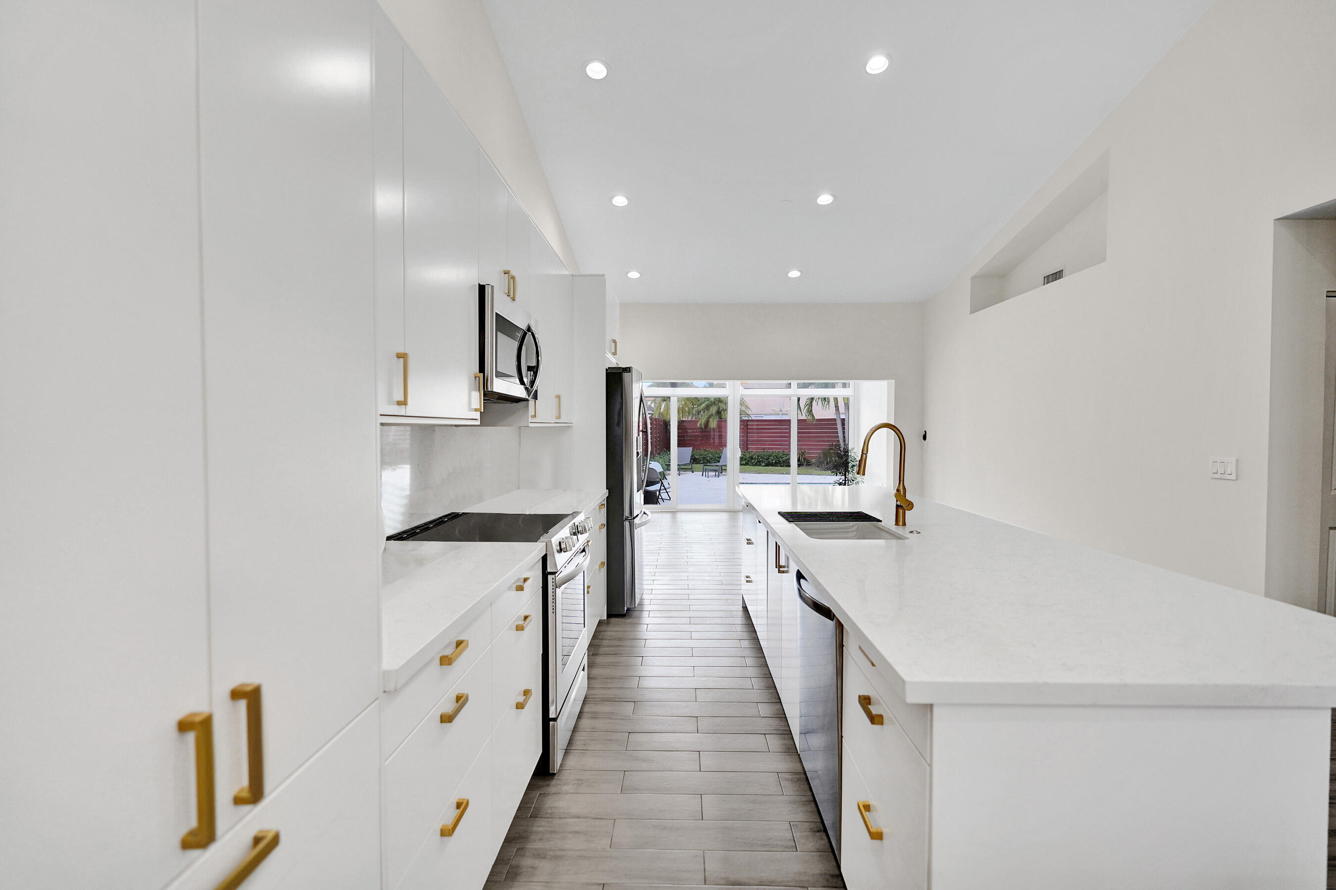 BOCA CHASE TR 9 B - Residential Lease