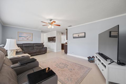 Single Family Residence in Jupiter FL 8753 Riverfront Terrace Ter 15.jpg