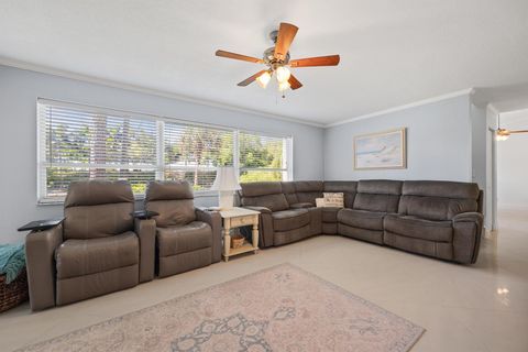 Single Family Residence in Jupiter FL 8753 Riverfront Terrace Ter 17.jpg