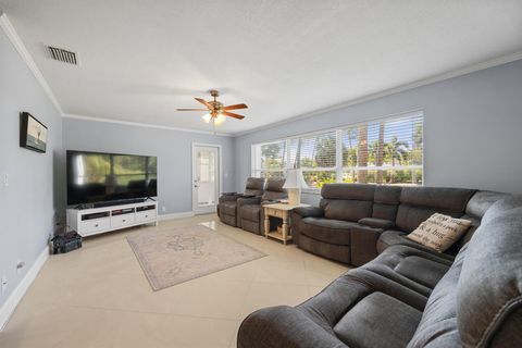 Single Family Residence in Jupiter FL 8753 Riverfront Terrace Ter 16.jpg