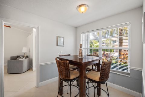 Single Family Residence in Jupiter FL 8753 Riverfront Terrace Ter 13.jpg