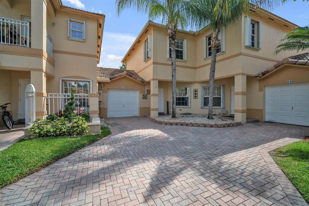Great opportunity. Must see this BEAUTIFUL townhome. From the moment you walk in you can appreciate the attention to detail in the custom design. Backyard is perfect for entertaining and relaxing with the Family. The neighborhood has amazing amenities including pools, playgrounds, basketball, gym, and many other things to enjoy with the Family. Located for great schools in the area. Close to I-75 for easy commuting yet centrally located for dining and entertainment.